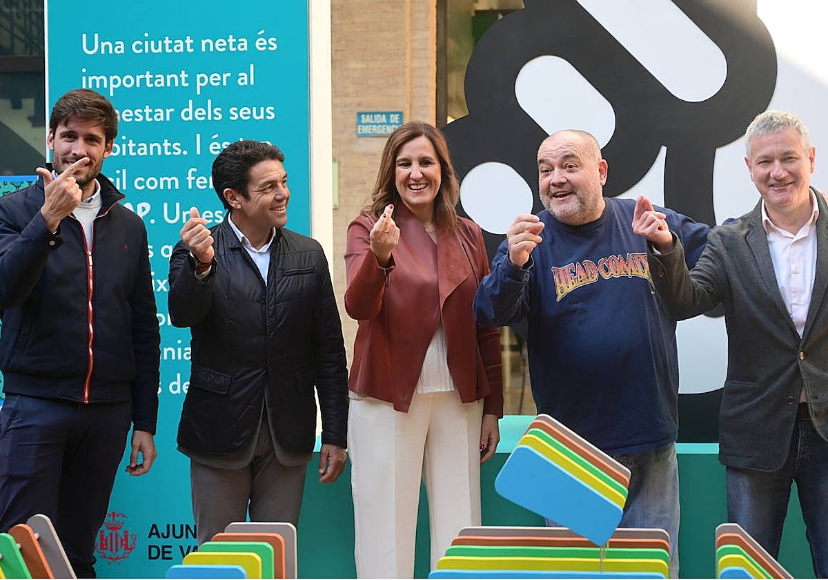 Imagen de la alcaldesa de Valencia, María José Catalá, durante la presentación de la nueva campaña de limpieza en la ciudad