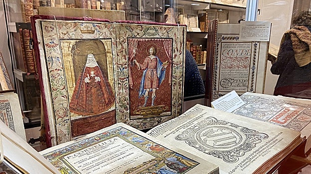 Algunos de los libros expuestos en la Feria Internacional del Libro Antiguo