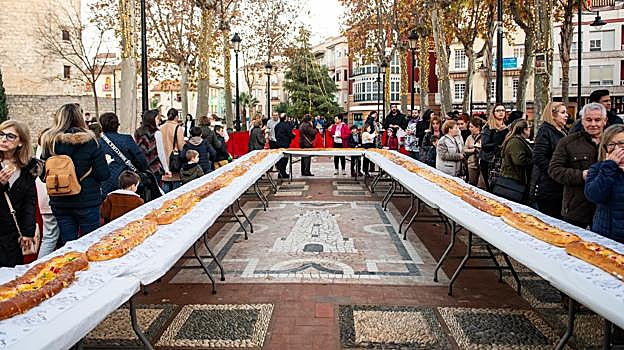 Imagen de la última edición del roscón gigante de Reyes en Lucena