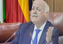 Jesús Aguirre se arranca por sevillanas en el Parlamento andaluz en presencia de María del Monte