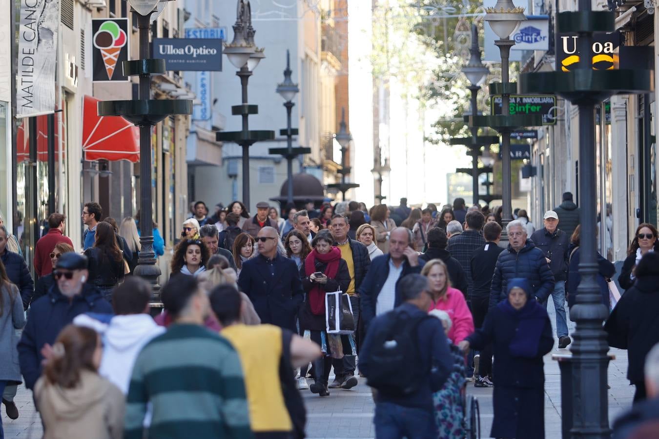 Fotos: ambientazo en la calle en busca de las ofertas del Black Friday en Córdoba