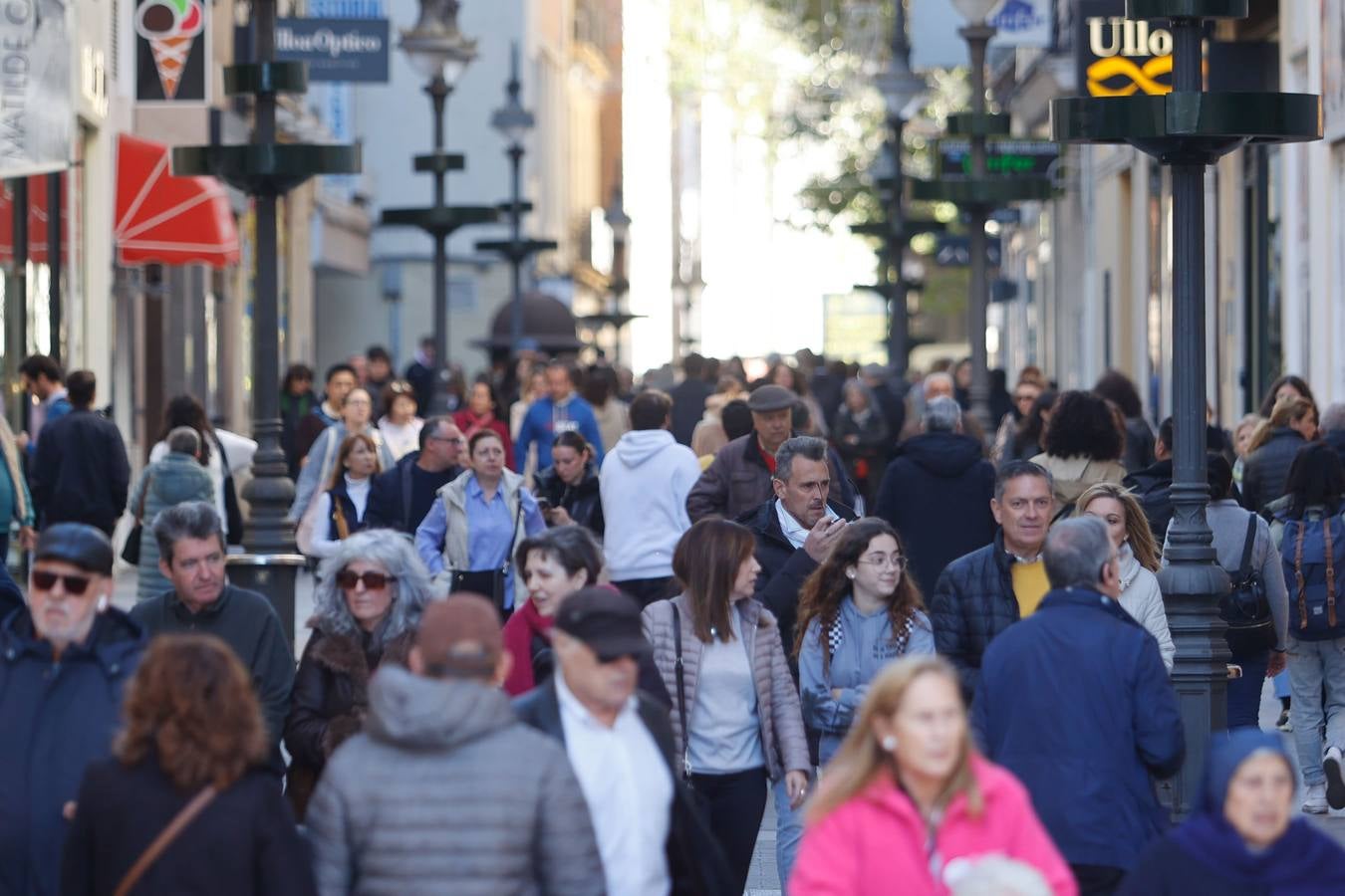 Fotos: ambientazo en la calle en busca de las ofertas del Black Friday en Córdoba