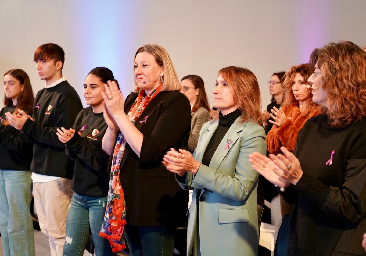 Las consejeras de Familia e Igualdad de Oportunidades y Educación, en el acto del Día Internacional de la Eliminación de la Violencia contra la Mujer