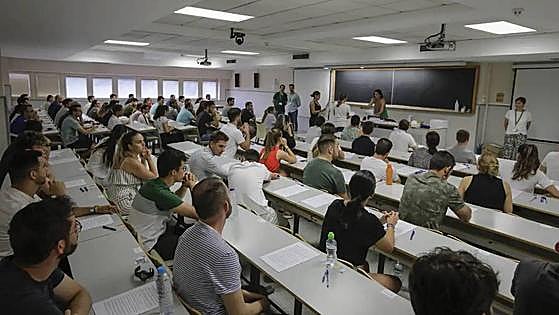 Las oposiciones al Servicio Andaluz de Salud se celebran este sábado con casi 6.000 aspirantes
