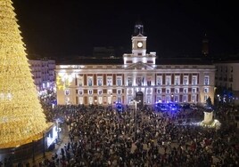 Brutal reyerta entre bandas en la Puerta del Sol tras el encendido de Navidad con machetazos y huida por túneles de Metro