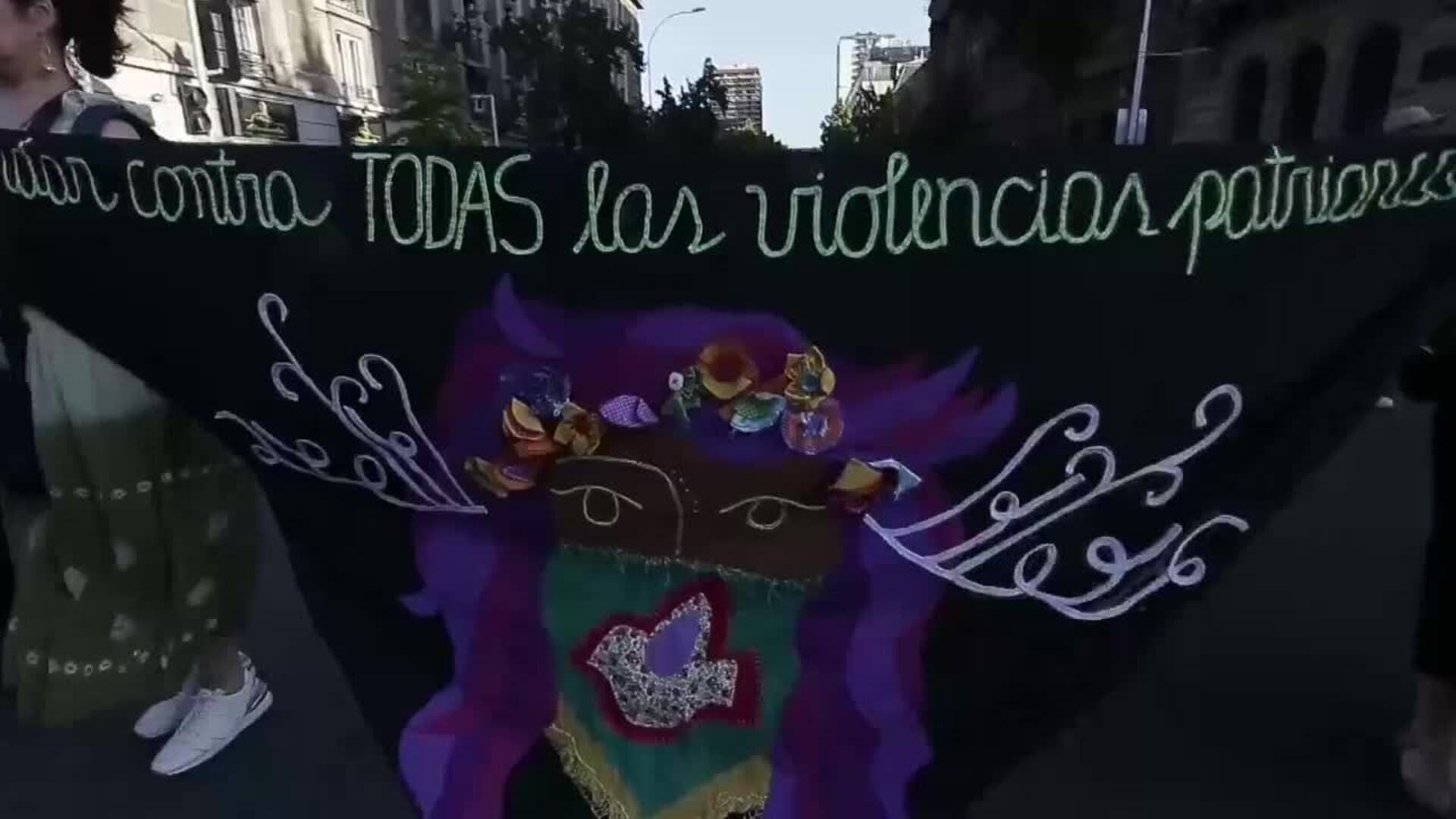 Cientos de chilenas marchan contra la violencia machista al grito de ...