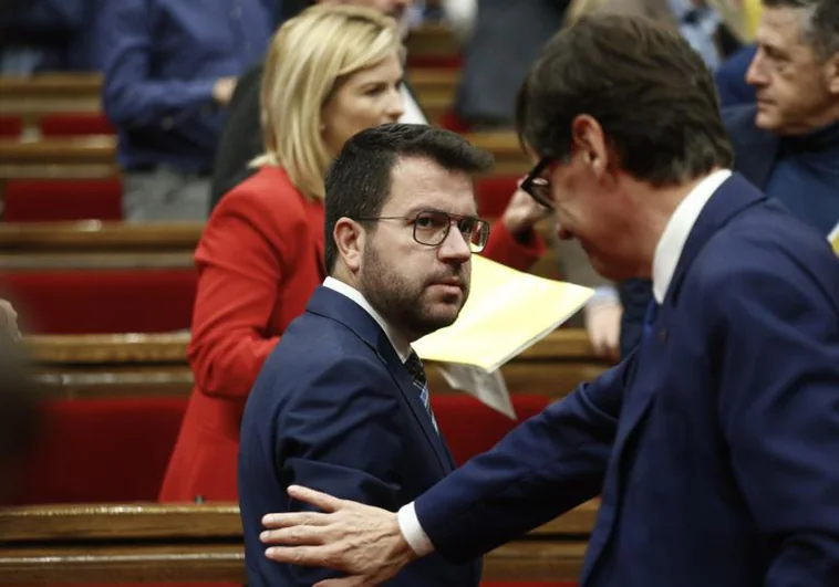 El presidente de la Generalitat, Pere Aragonés, junto a Salvador Illa, líder del PSC