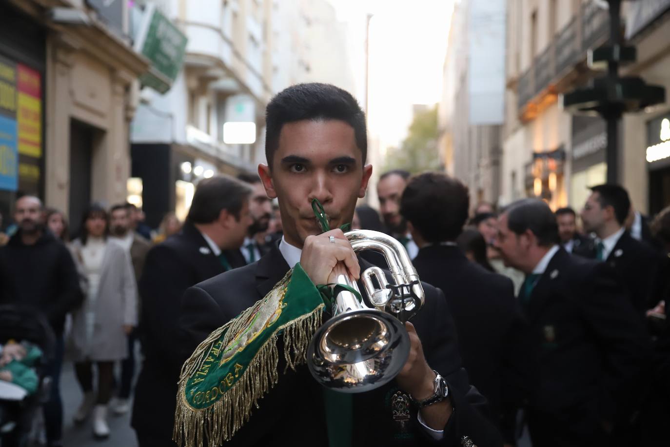 Fotos: la alegre procesión de la Virgen de la Medalla Milagrosa en Córdoba