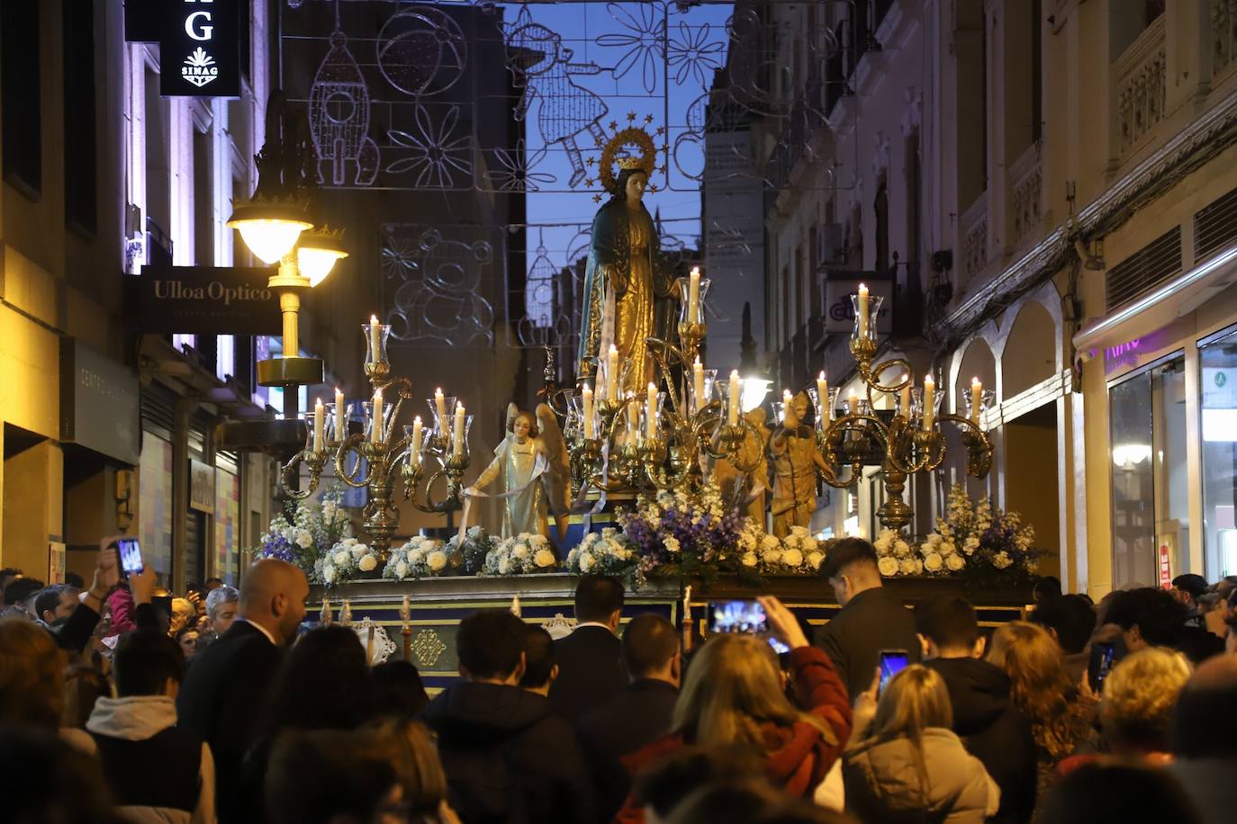Fotos: la alegre procesión de la Virgen de la Medalla Milagrosa en Córdoba