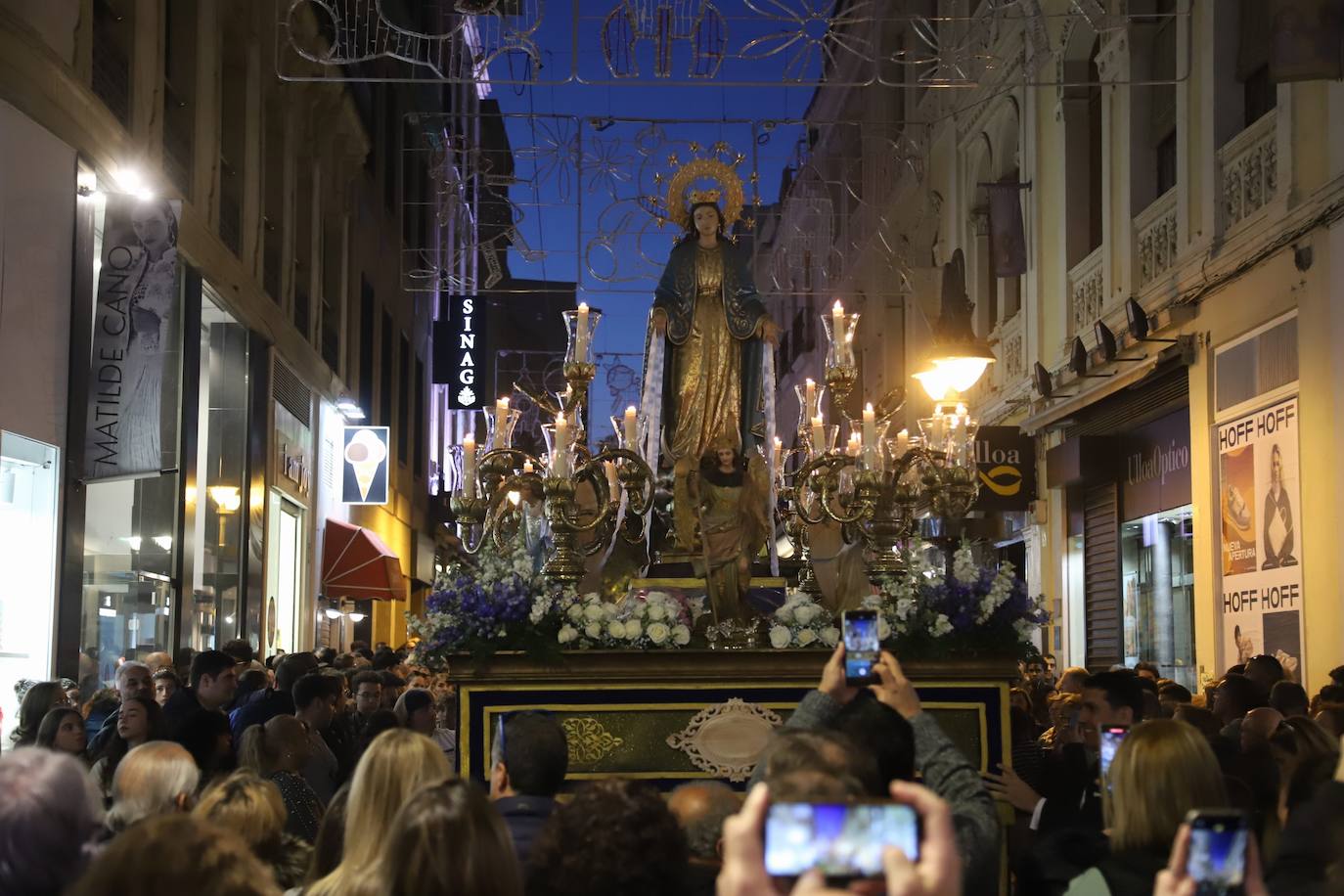 Fotos: la alegre procesión de la Virgen de la Medalla Milagrosa en Córdoba
