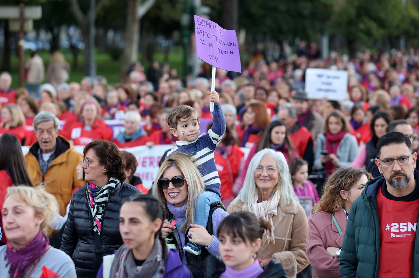 Fotos: la concurrida manifestación contra la violencia machista en Córdoba