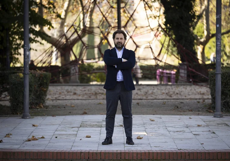 José F. Peláez en el céntrico parque vallisoletano del Poniente