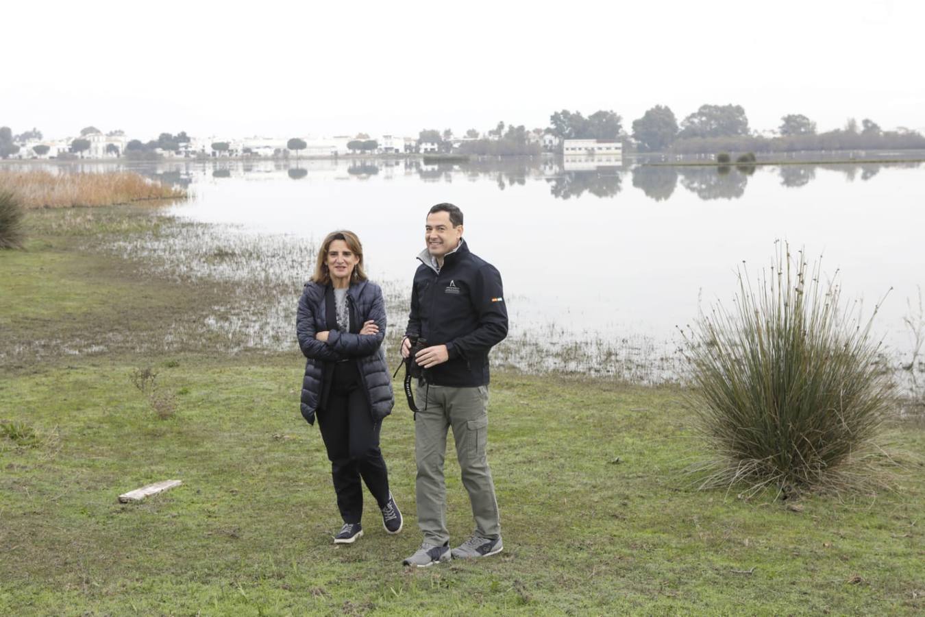 Teresa Ribera y Juan Moreno, durante su paseo por el parque nacional, previo a la firma 