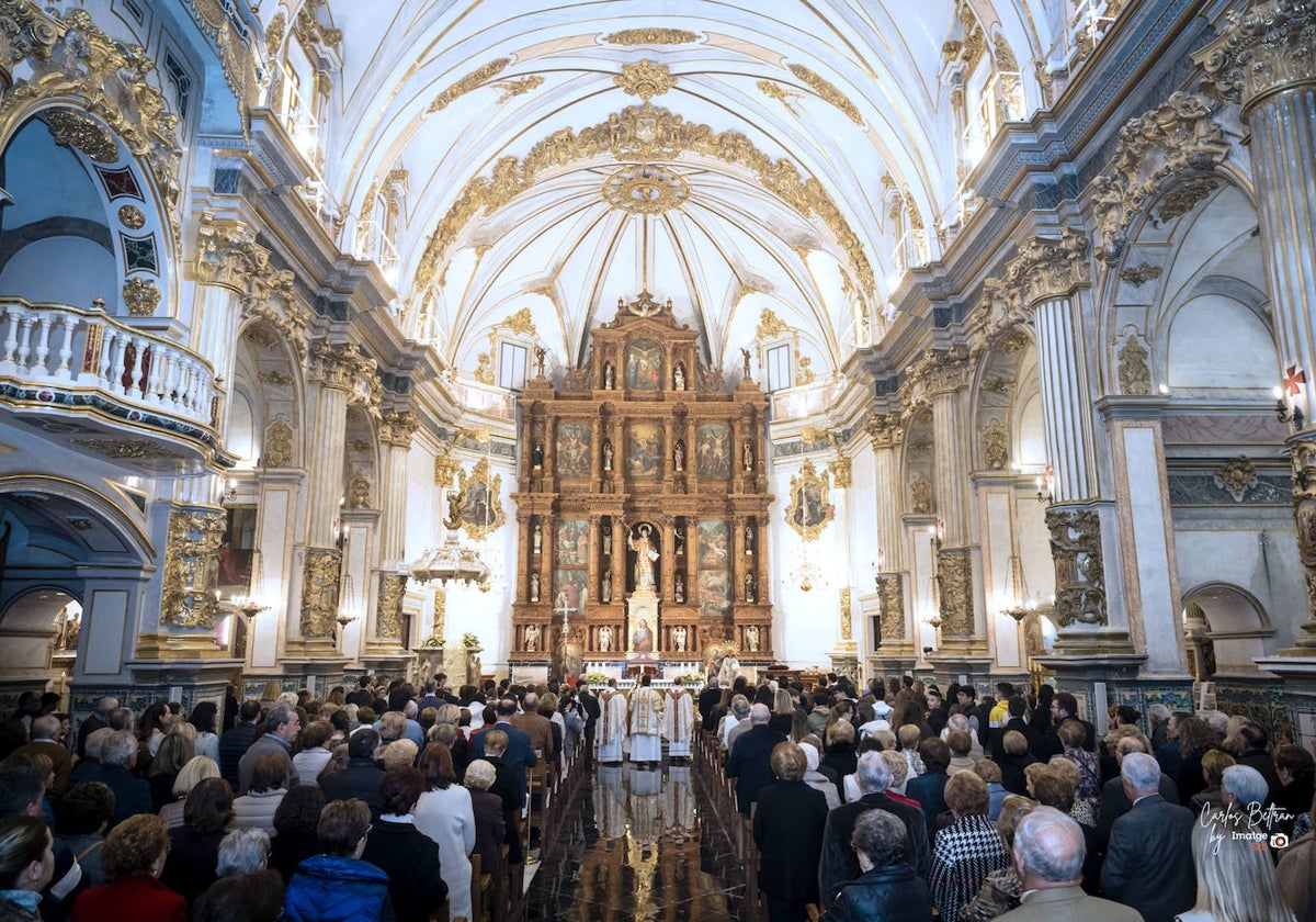 Imagen de la misa de acción de gracias en Guadassuar oficiada por monseñor Enrique Benavent