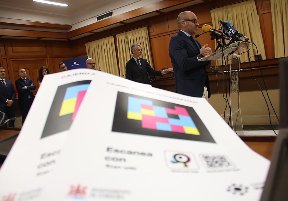 Los códigos Navilens que facilitarán la accesibilidad en los cajeros automáticos de Córdoba