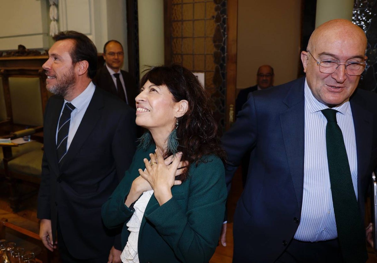 Óscar Puente y Ana Redondo se despiden del Ayuntamiento de Valladolid durante un pleno, en presencia del alcalde Jesús Julio Carnero