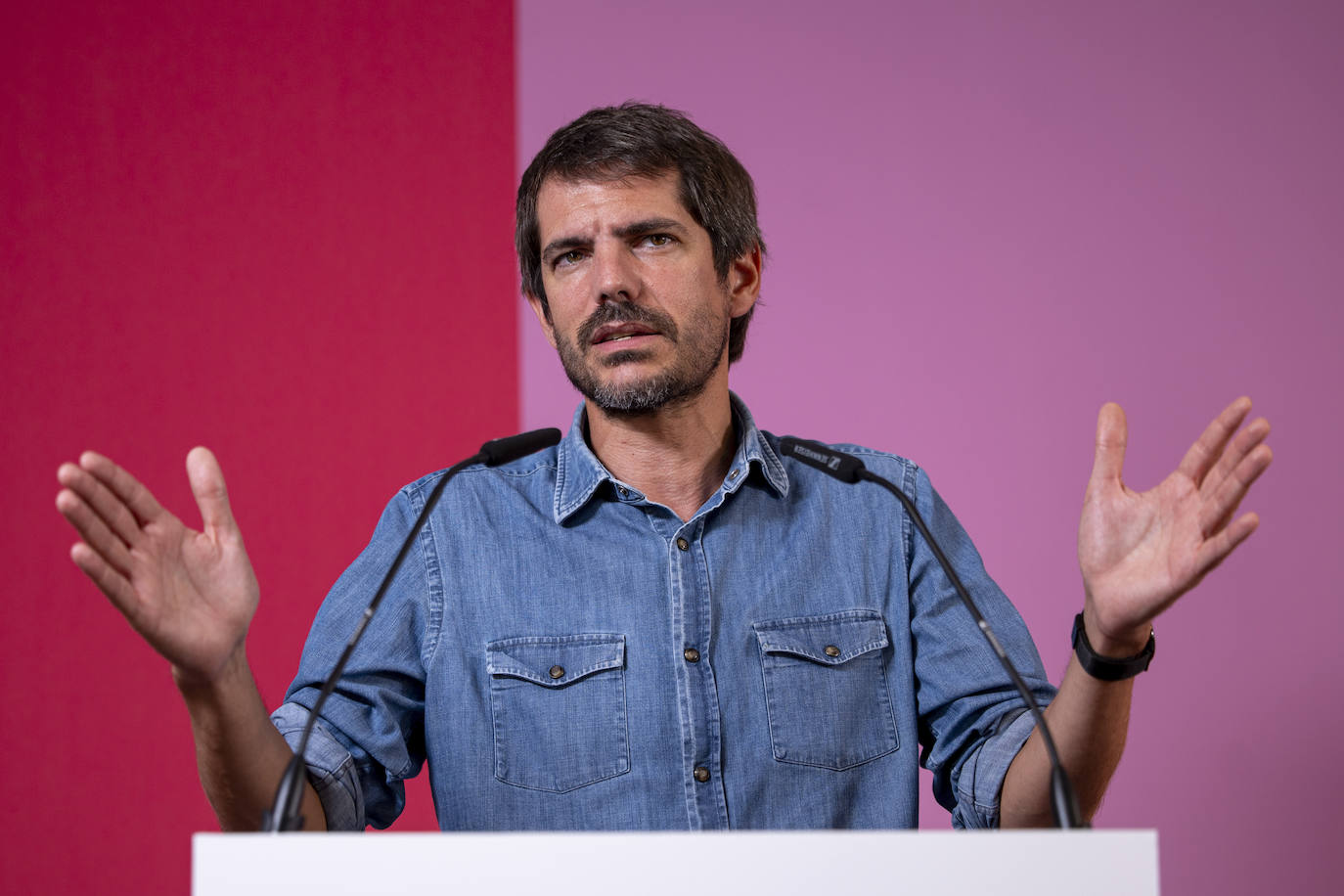 Ernest Urtasun, portavoz de Sumar, durante una rueda de prensa