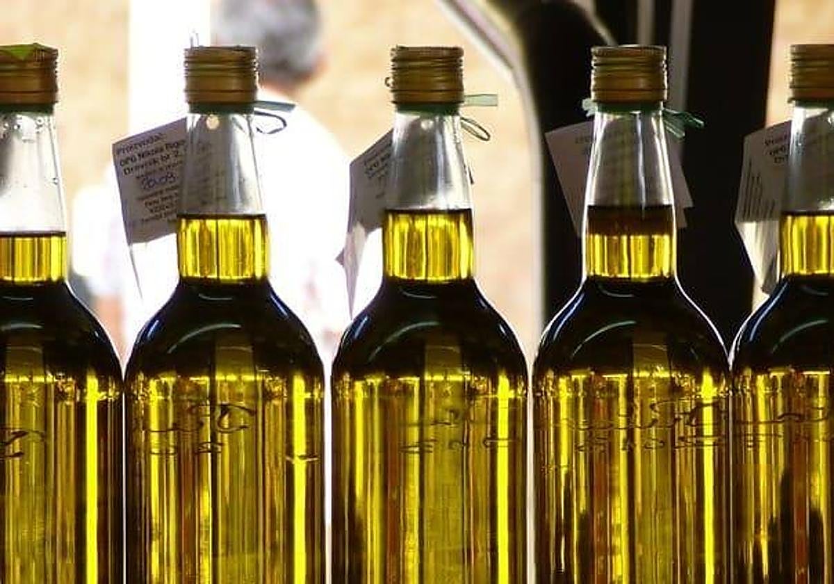 Botellas de aceite de oliva virgen extra