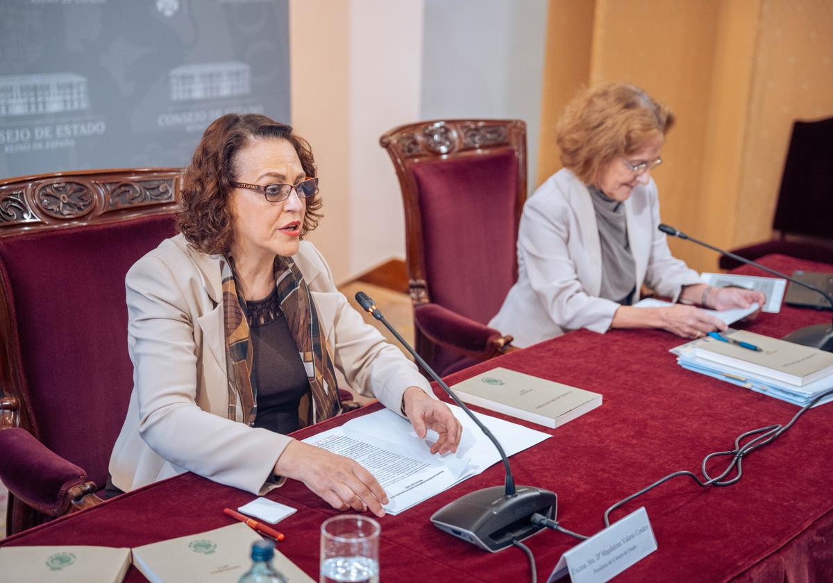 Magdalena Valerio, presidenta del Consejo de Estado, junto a la consejera Paz Andrés