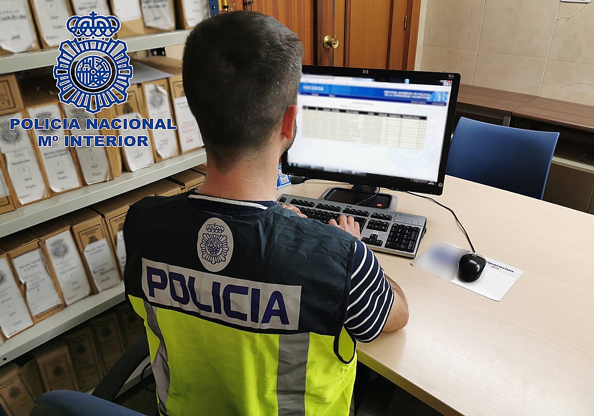 Imagen de archivo de un investigador de Policía Nacional en Benidorm
