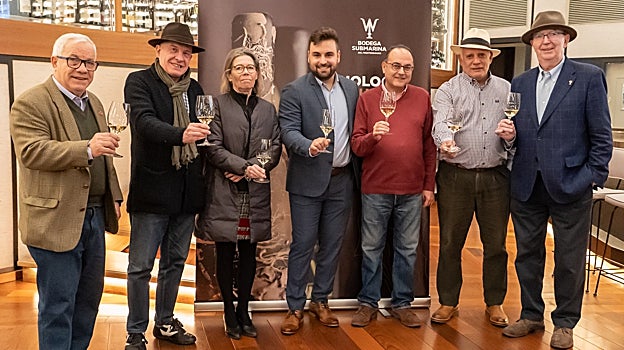 Sumilleres participantes en la cata-presentación de los vinos submarinos alicantinos.