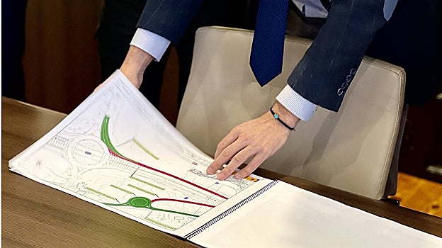 Un tercer carril o el arcén como vía adicional, entre las posibles soluciones a los atascos del Polígono de Toledo