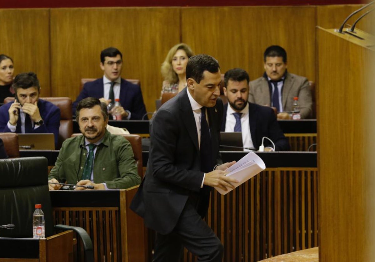 Juanma Moreno, presidente de la Junta de Andalucía, este miércoles en el Parlamento