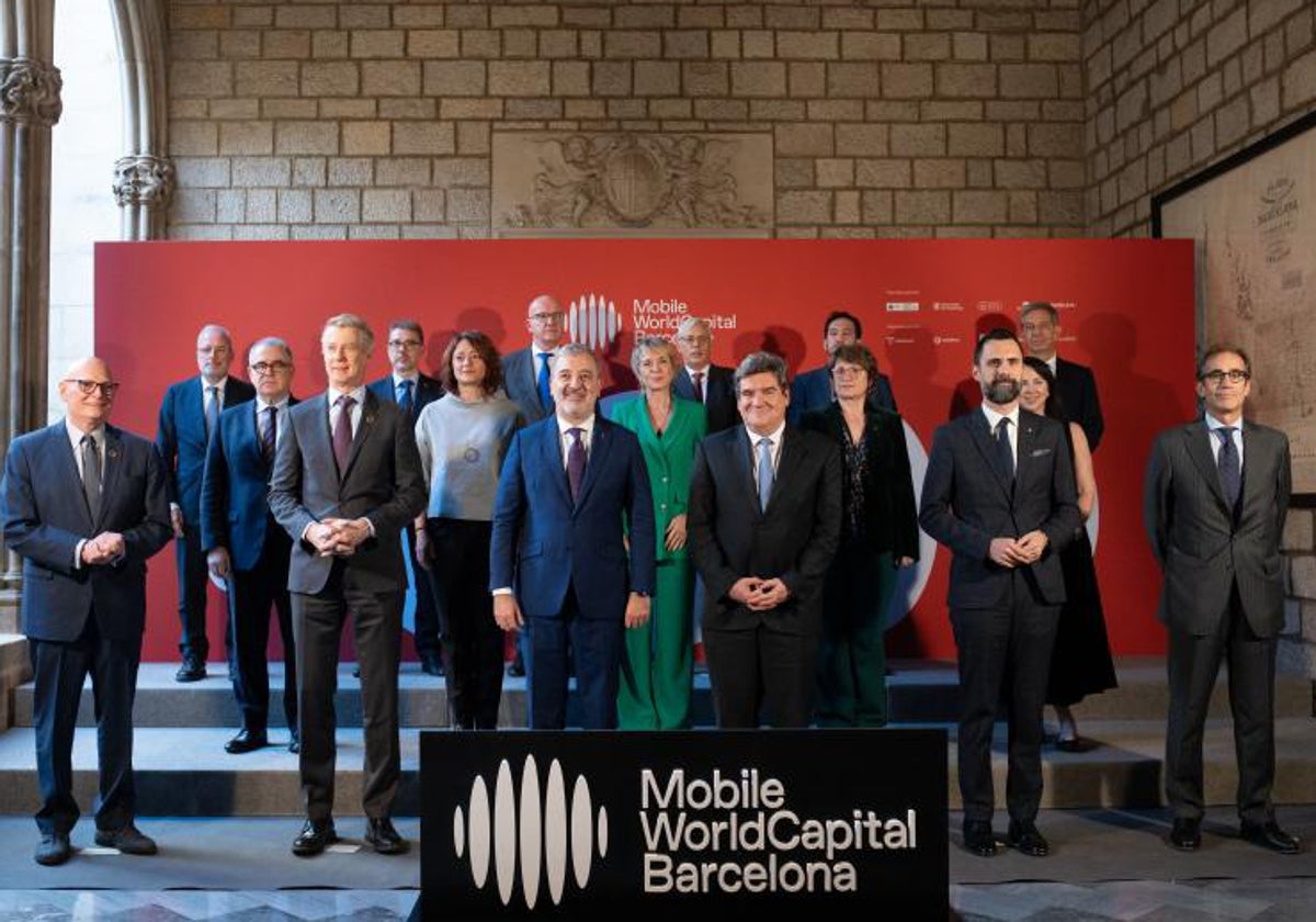 Foto de familia del patronato de la Fundación Mobile World Capital