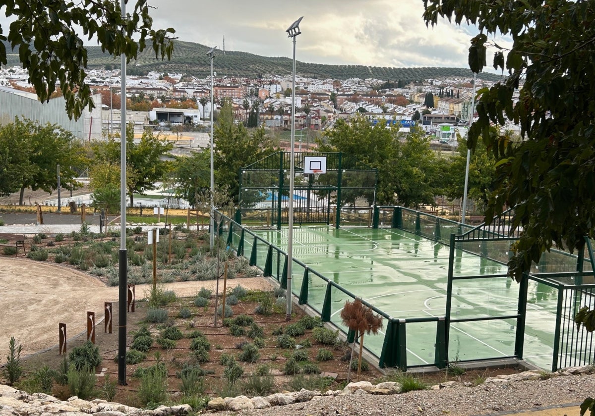 Una de las instalaciones deportivas de la zona de esparcimiento