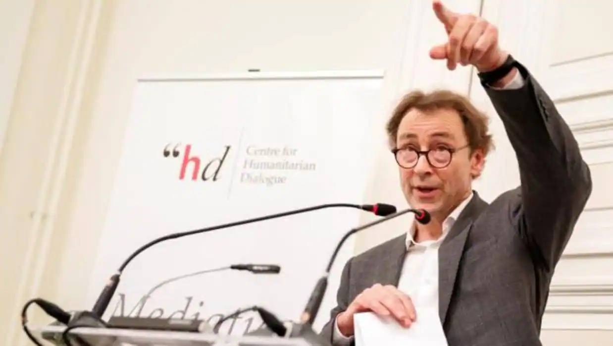 El director ejecutivo de la Fundación Henri Dunant, David Harland, en un acto de Ginebra