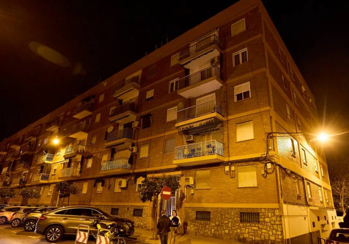 Imagen del edificio donde un hombre mató a su mujer en la localidad valenciana de Sagunto