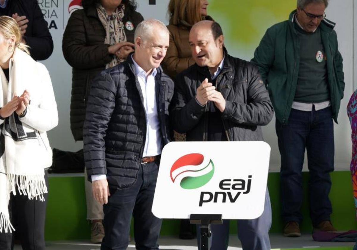 El lendakari, Iñigo Urkullu, y el presidente del EBB del PNV, Andoni Ortuzar