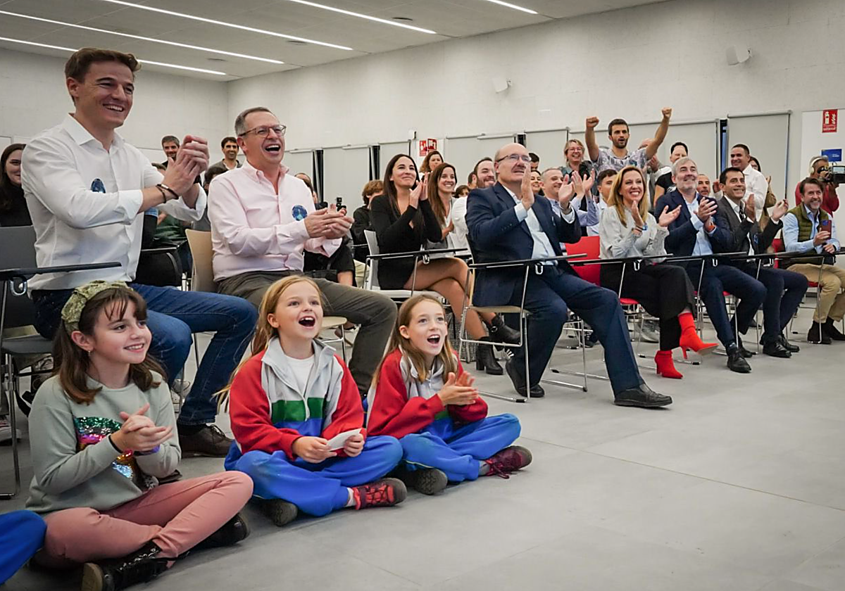 Celebración del lanzamiento con éxito del ALISIO-I