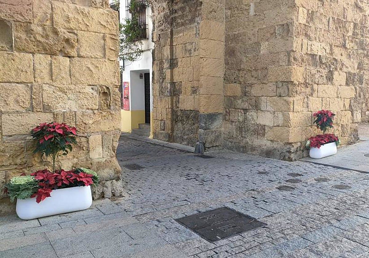 Decoración navideña del pasado año 2022 en algunos puntos de la Judería