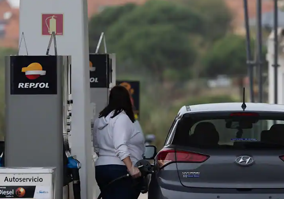 Detenido en Murcia por embestir con su coche a otro hombre en una gasolinera por una deuda económica