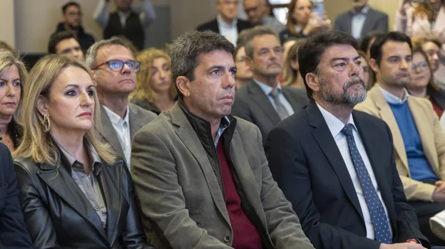 Imagen de la consellera de Innovación, Nuria Montes; el presidente de la Generalitat, Carlos Mazón; y el alcalde de Alicante, Luis Barcala, durante el acto