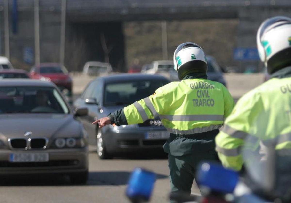 La Guardia Civil de tráfico fue la detuvo al conductor