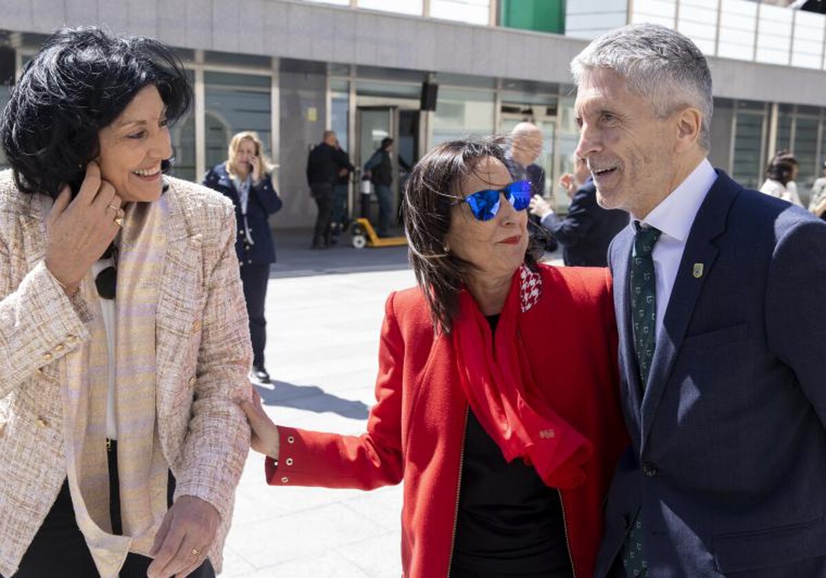 Esperanza Casteleiro, directora del CNI, junto a Margarita Robles y Fernando Grande-Marlaska