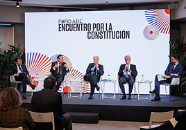 La sociedad civil ensalza lo logrado en 45 años como un billete al optimismo
