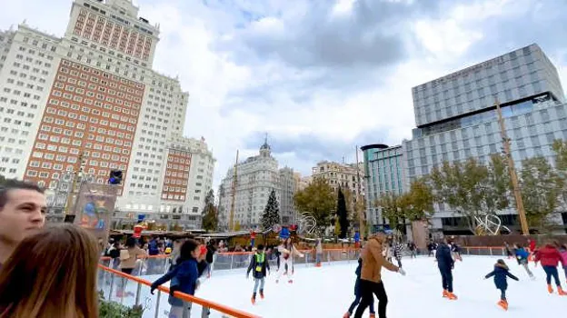 La pista de hielo situado en la Plaza de España de Madrid