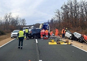 Dos fallecidos y tres heridos graves en una colisión frontal en la N-234 en Herreros (Soria)