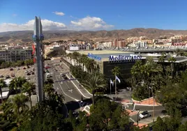 Los supermercados y centros comerciales que abren en Almería en el puente de diciembre: estos son los horarios