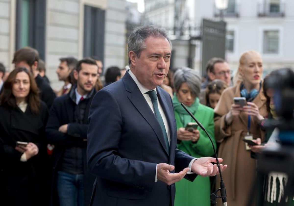 Juan Espadas, atiende a medios a su llegada al acto de homenaje a la Constitución en Madrid