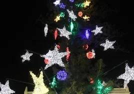 Los jardines del Marq acogen el encendido del árbol y un amplio programa de actividades para dar la bienvenida a la Navidad
