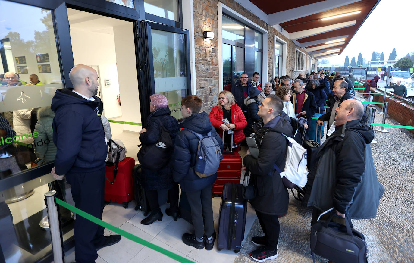 Fotos: el esperado primer vuelo comercial desde el aeropuerto de Córdoba