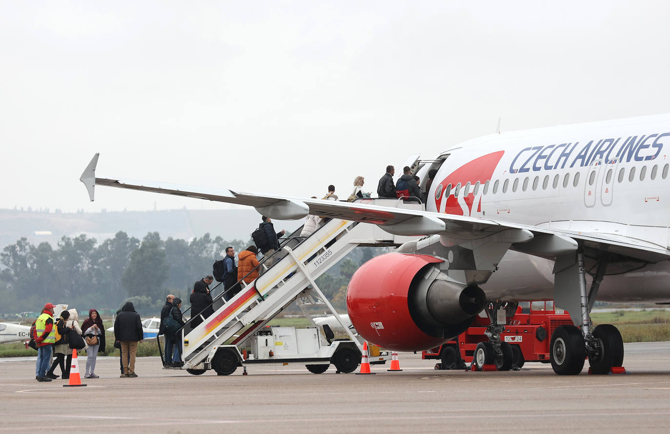 Fotos: el esperado primer vuelo comercial desde el aeropuerto de Córdoba