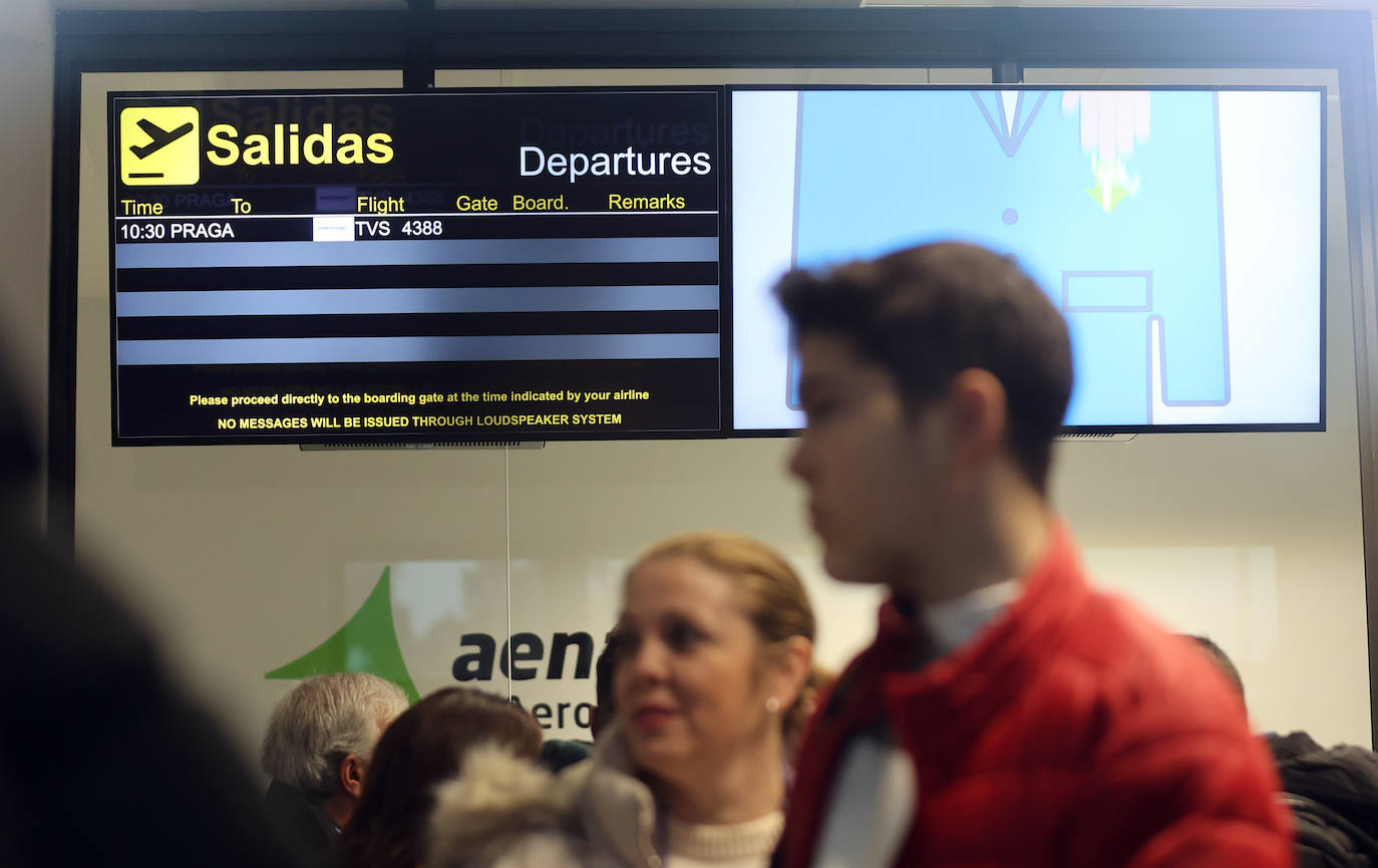 Fotos: el esperado primer vuelo comercial desde el aeropuerto de Córdoba