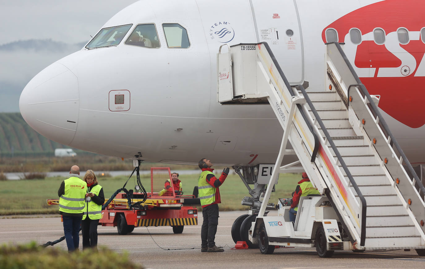Fotos: el esperado primer vuelo comercial desde el aeropuerto de Córdoba