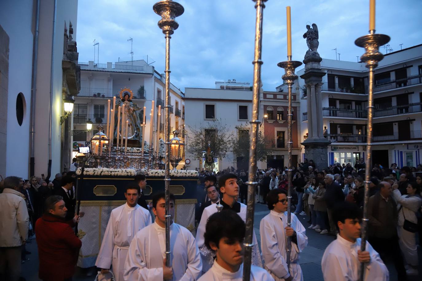 Fotos: la solemne procesión de la Inmaculada con los jóvenes de Córdoba