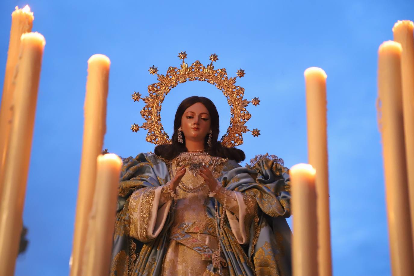 Fotos: la solemne procesión de la Inmaculada con los jóvenes de Córdoba